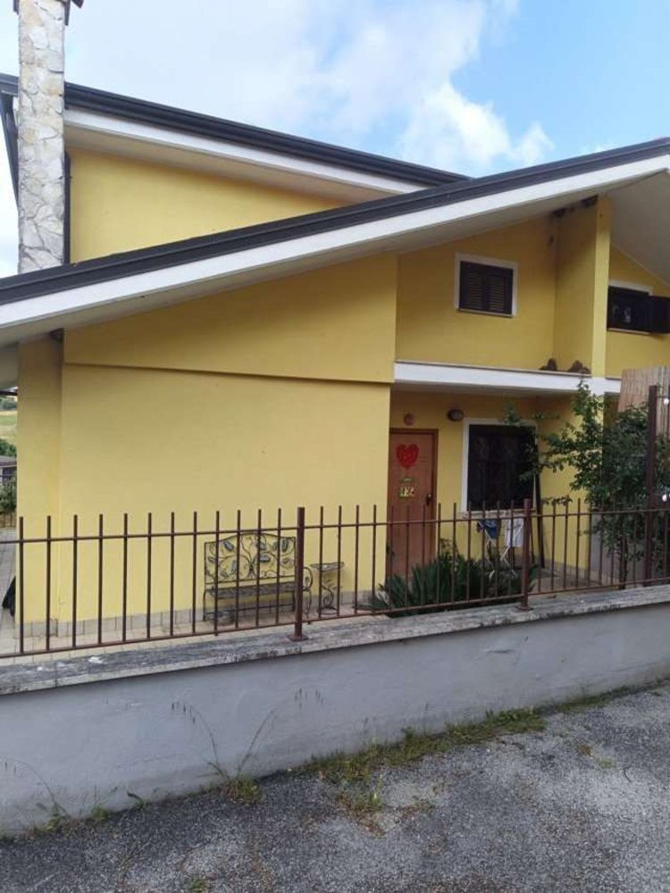 4 chambres Villa à Guidonia Montecelio, Italy No. 345243