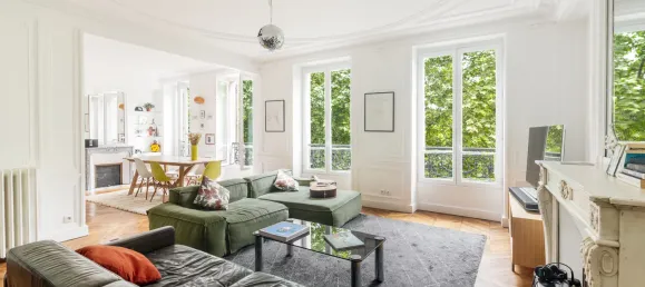 3 bedrooms Apartment in Paris, France No. 352941 2