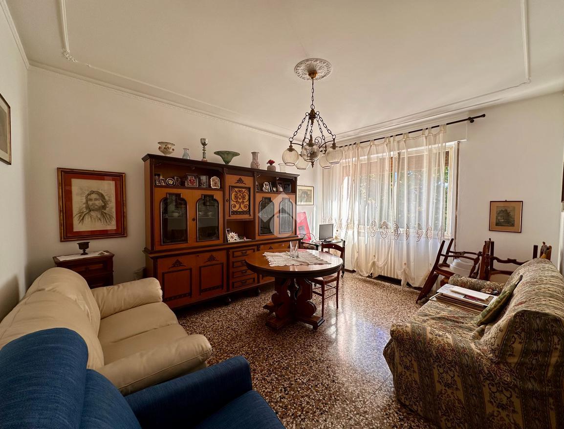 4 rooms Apartment in Mirano, Italy No. 30286