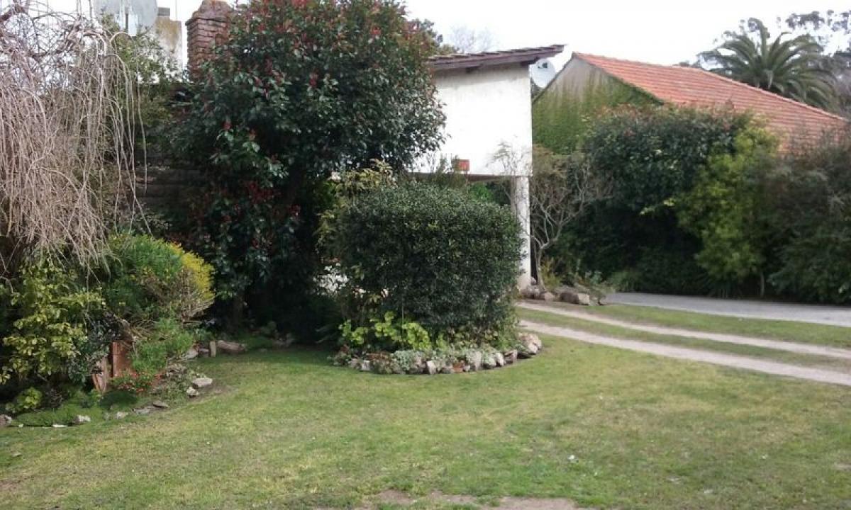 2 bedrooms House in Mar del Plata, Argentina No. 73131