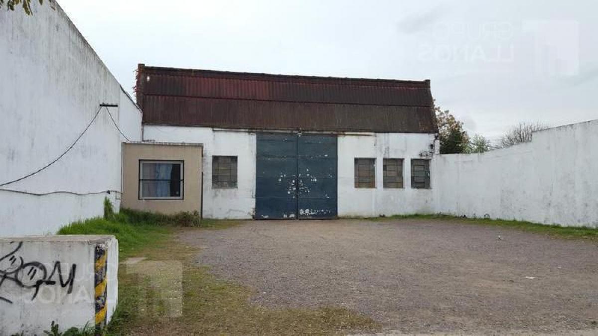 300m² Commercial property in Lujan, Argentina No. 26364