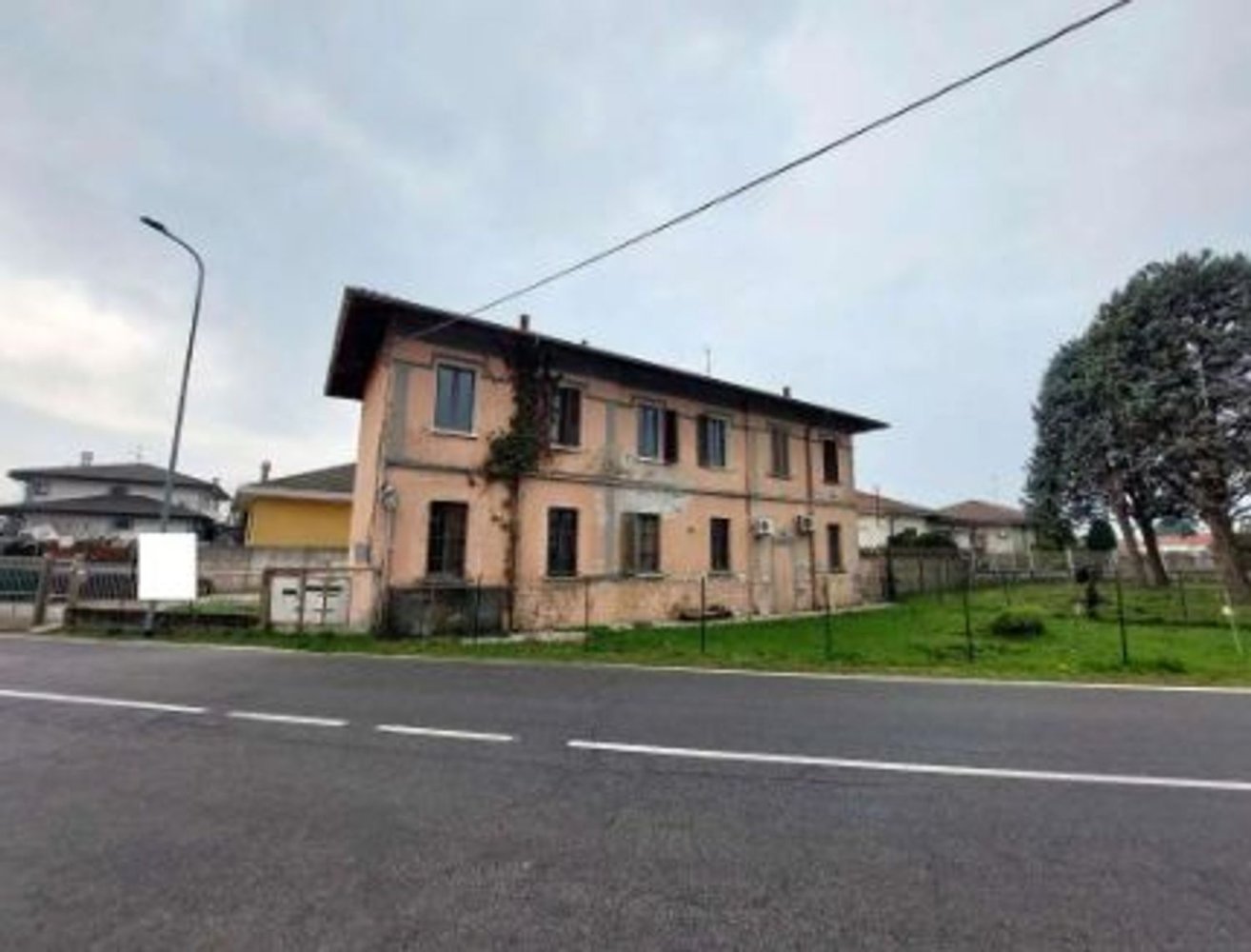 Studio in Magnago, Italy, Nr. 11582