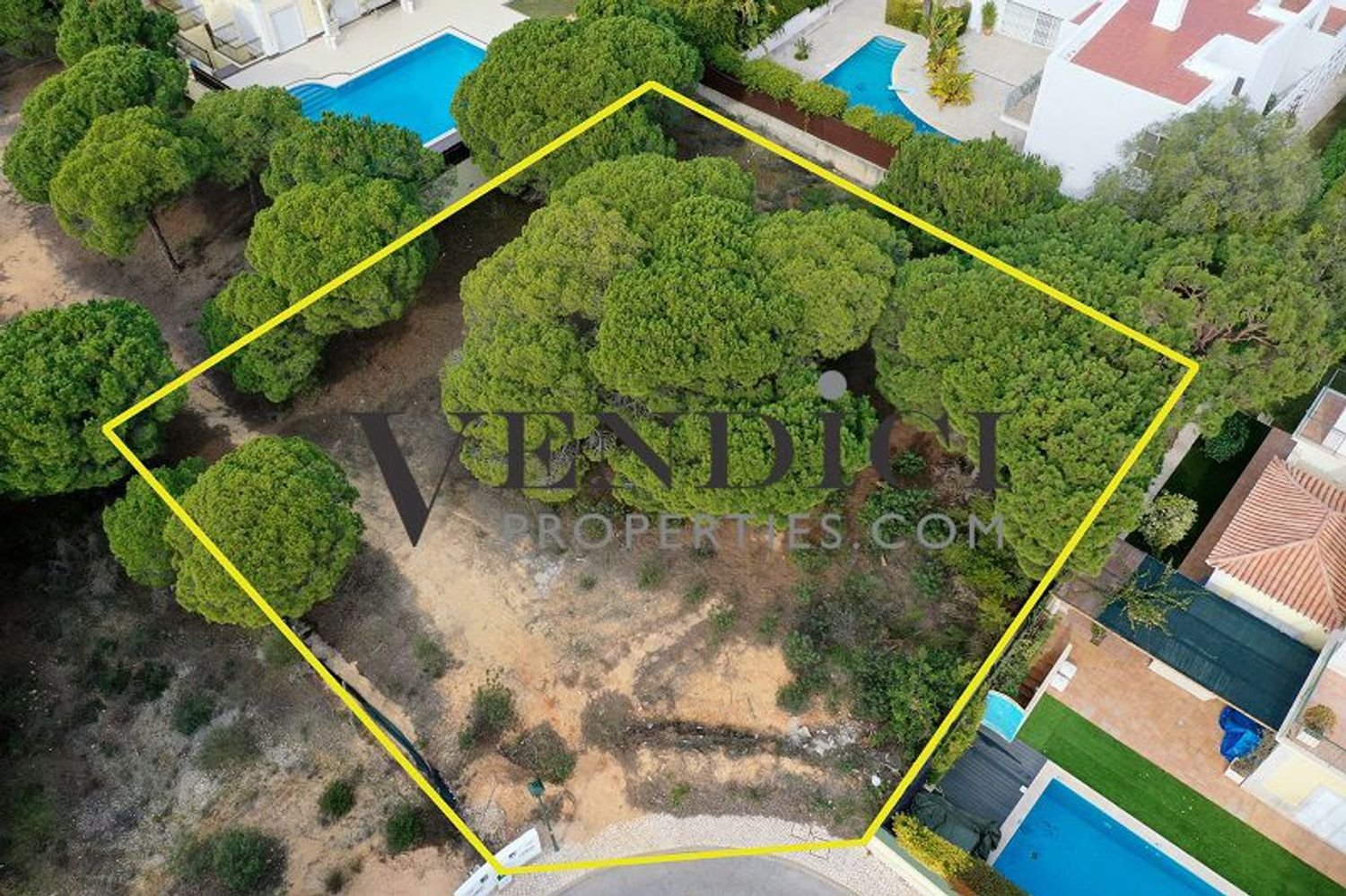  قطعة أرض في Almancil, Portugal 960متر مربع رقم 107430