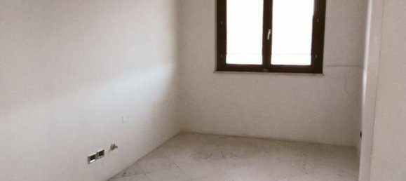 4 Schlafzimmer Wohnung in Terni, Italy, Nr. 316856 5