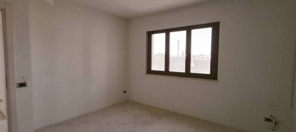4 Schlafzimmer Wohnung in Terni, Italy, Nr. 316856 11