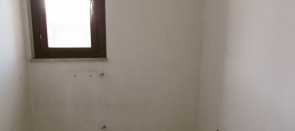 4 Schlafzimmer Wohnung in Terni, Italy, Nr. 316856 10