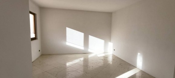 4 Schlafzimmer Wohnung in Terni, Italy, Nr. 316856 4