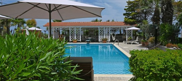 5 bedrooms Villa in Megara, Greece No. 1944 3