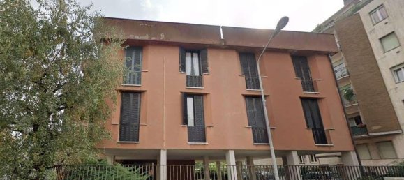 5-Zimmer Wohnung in Legnano, Italy, Nr. 127926 2