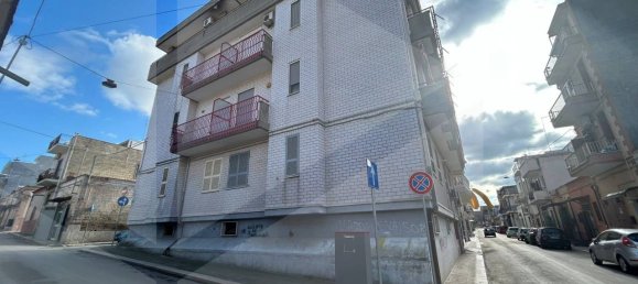 Квартира с 4 комнатами в Чериньола, Италия № 22834 2