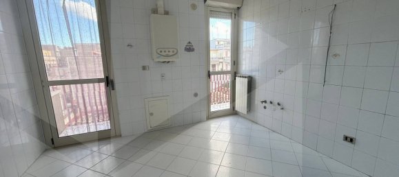 Квартира с 4 комнатами в Чериньола, Италия № 22834 6