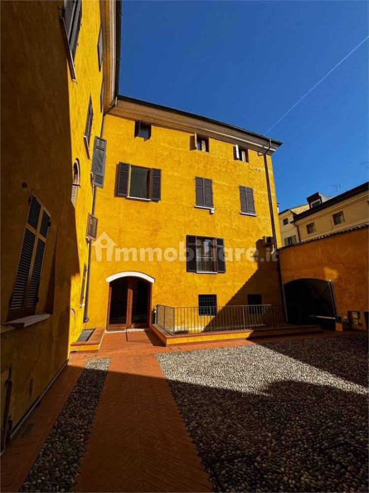 3 bedrooms Penthouse in Mantua, Italy No. 243856