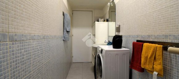 2-salle Appartement à Rozzano, Italy No. 38741 25