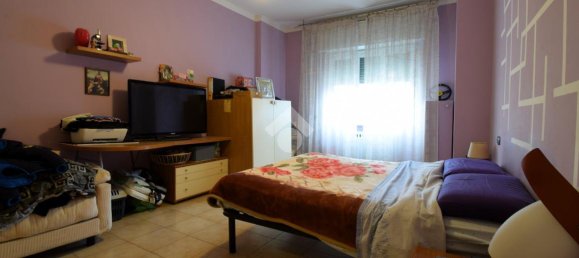 2-salle Appartement à Rozzano, Italy No. 38741 7