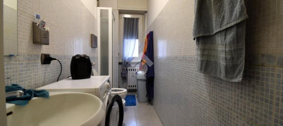 2-salle Appartement à Rozzano, Italy No. 38741 24