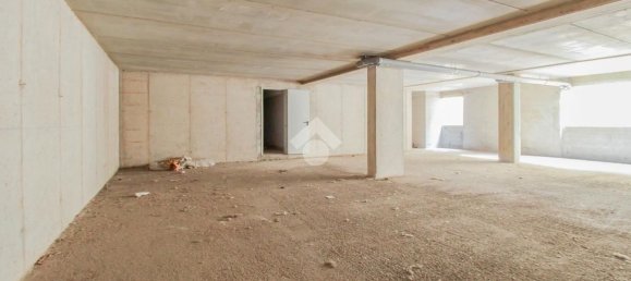 Склад 190м² в Паратико, Италия № 126407 5