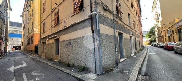 25m² Commercial property in Genoa, Italy No. 374621 2