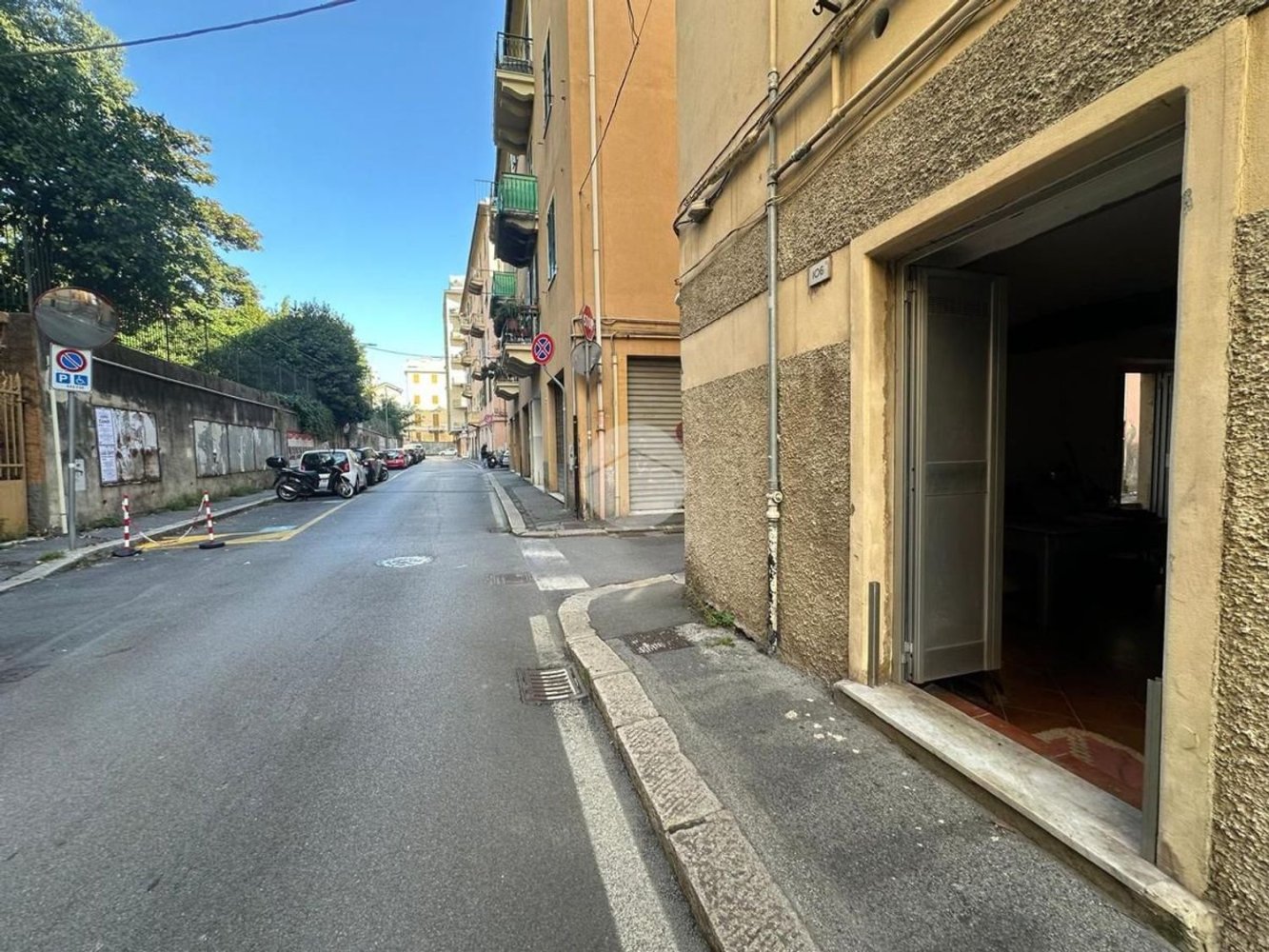 25m² Commercial property in Genoa, Italy No. 374621