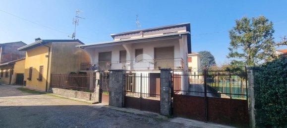 3غرفة منزل في Busto Arsizio, Italy رقم 32129 2