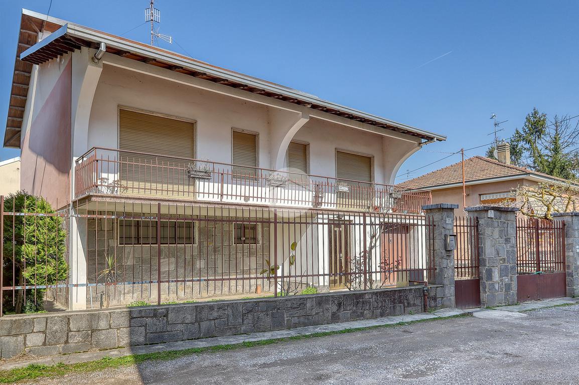 3غرفة منزل في Busto Arsizio, Italy رقم 32129