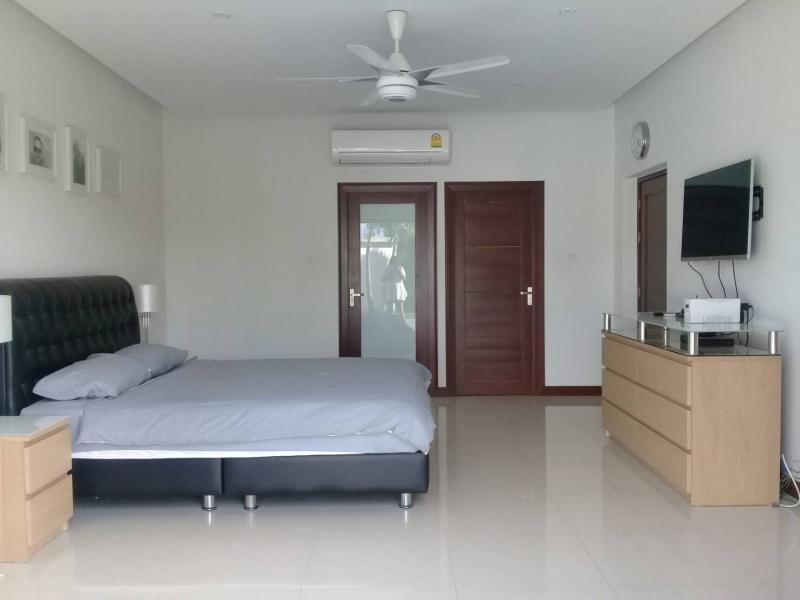 3 bedrooms Cafe / restaurant in Bang Lamung, Thailand No. 90