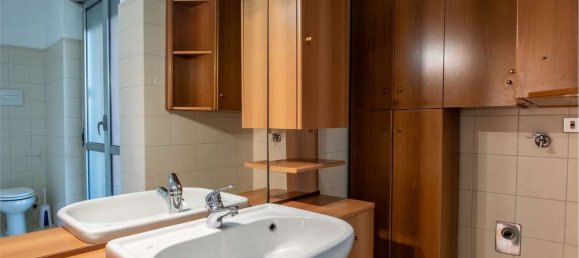 Apartamento de 2 dormitorios en Busto Arsizio, Italy No. 363547 11