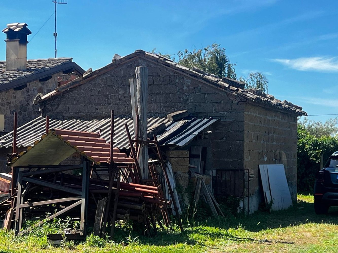 Terreno em Bolsena, Italy 4000 m² N.º 89208