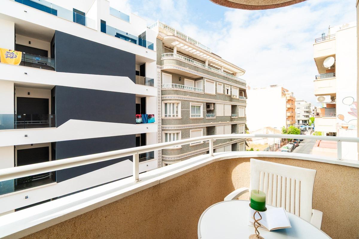 Apartamento de 3 dormitorios en Torrevieja, Spain No. 145636