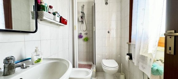 4 rooms Apartment in Rome, Italy No. 26887 10