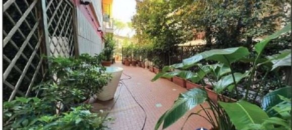 5 rooms Apartment in Rome, Italy No. 32389 8