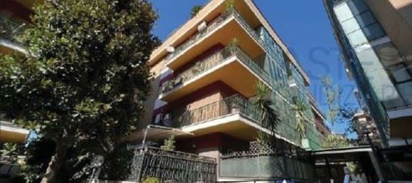 5 rooms Apartment in Rome, Italy No. 32389 4