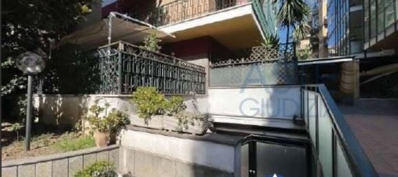 5 rooms Apartment in Rome, Italy No. 32389 3