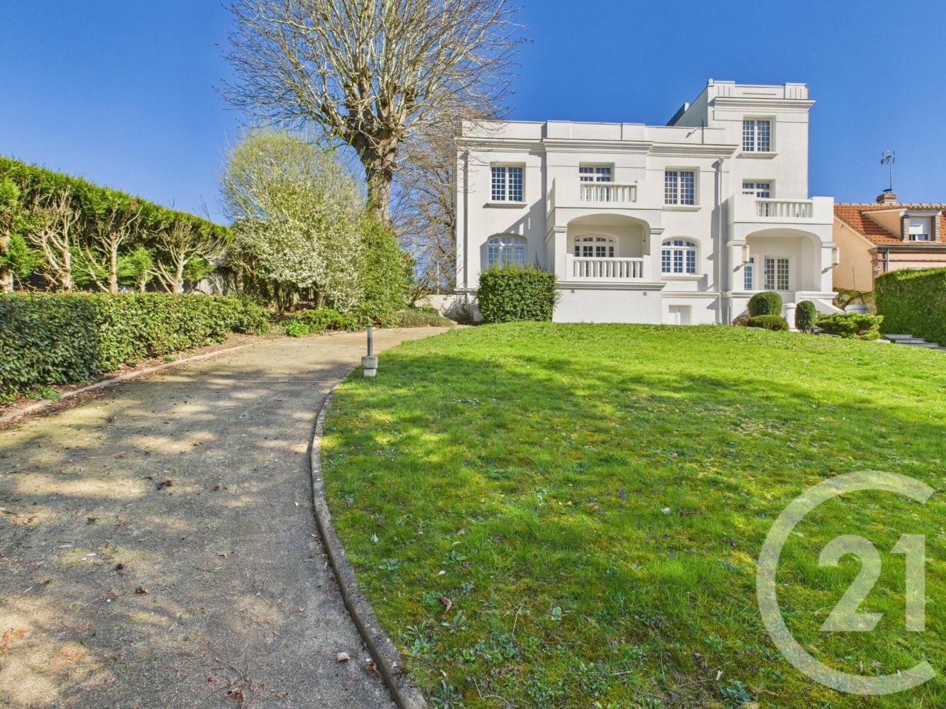 4 bedrooms House in Chartres, France No. 155342