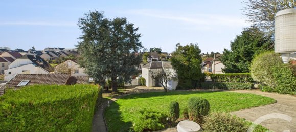 4 bedrooms House in Chartres, France No. 155342 2