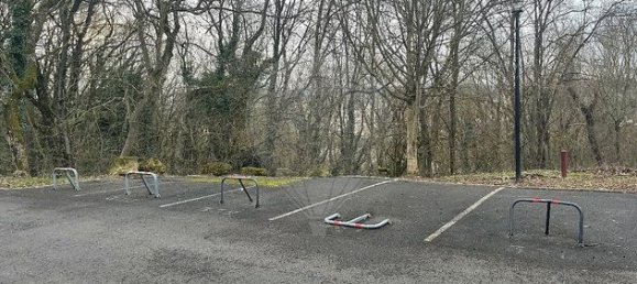 Estacionamiento en Saint-Julien-les-Metz, France No. 307686 3