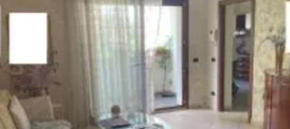 3-salle Appartement à Giussano, Italy No. 2776 8