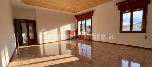 3 bedrooms Apartment in Camisano Vicentino, Italy No. 358979 3