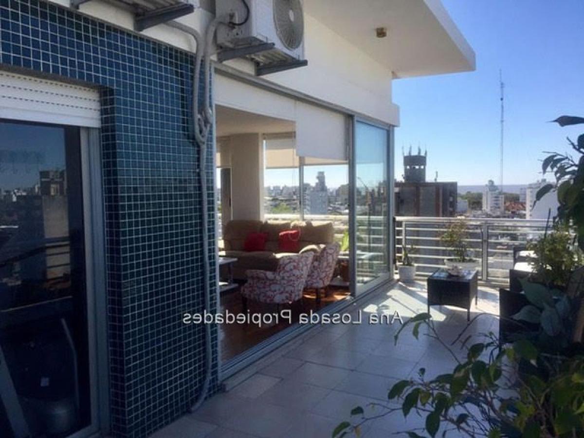3 bedrooms Apartment in Montevideo, Uruguay No. 9421