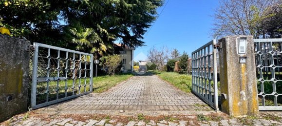 4 rooms Villa in Udine, Italy No. 36995 37