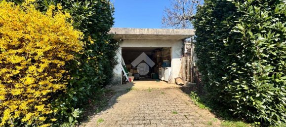 4 rooms Villa in Udine, Italy No. 36995 36