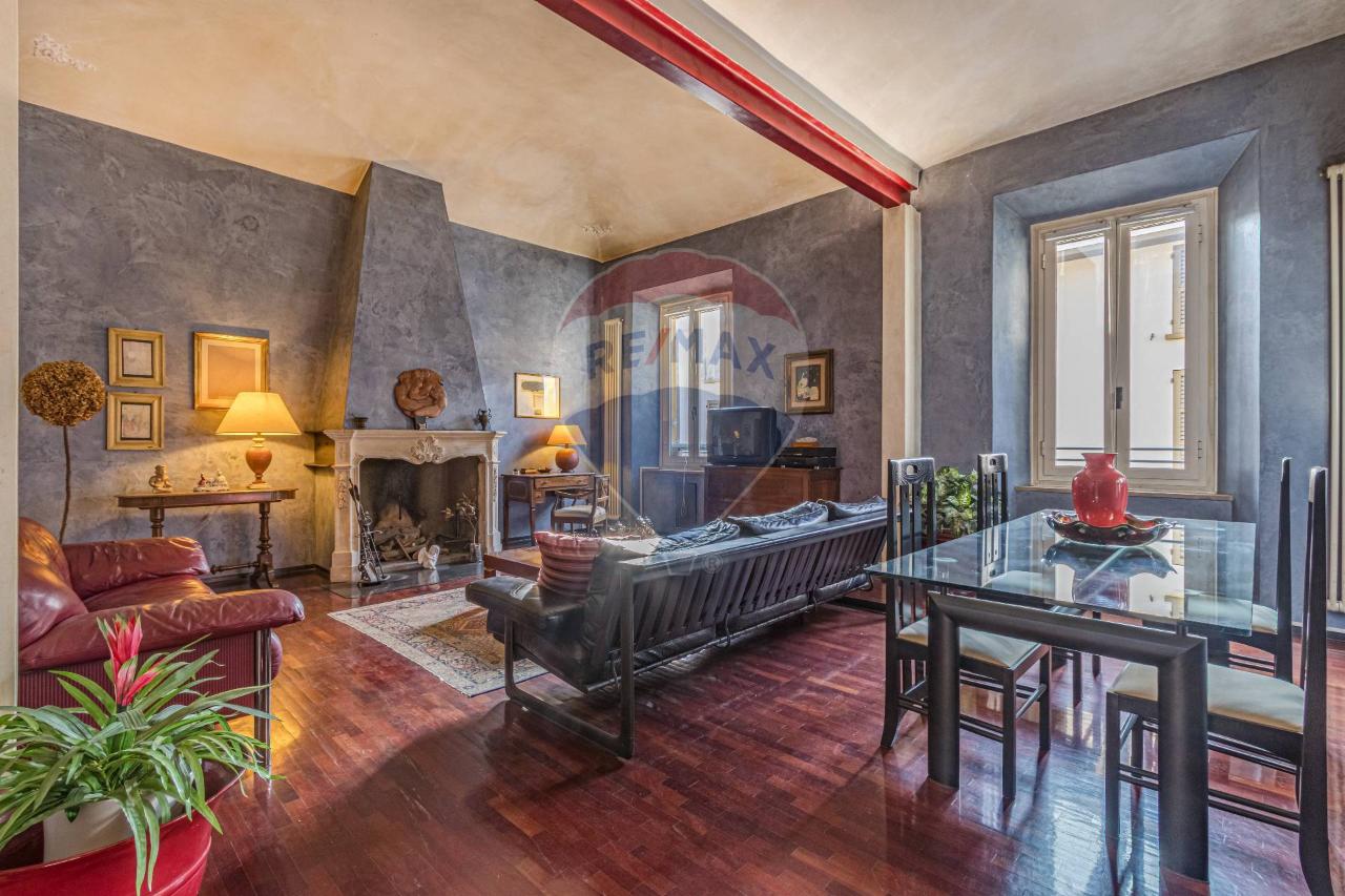 5 rooms Apartment in Parma, Italy No. 120763