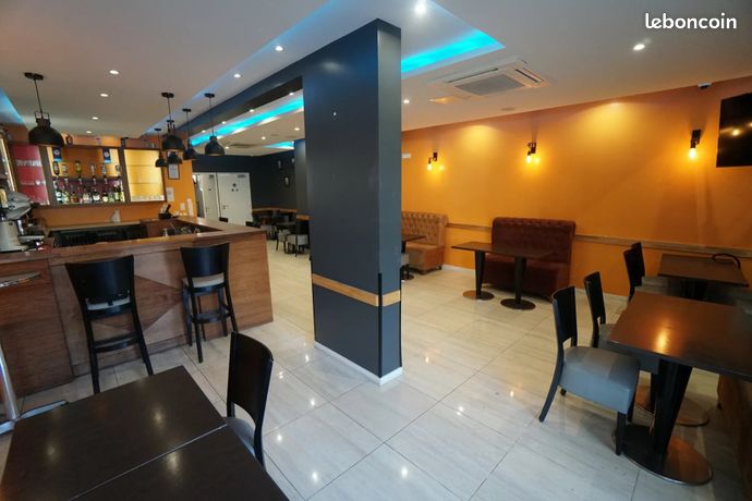 160m² Commercial property in Bondy, France No. 358542