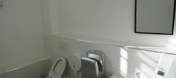 160m² Commercial property in Bondy, France No. 358542 7