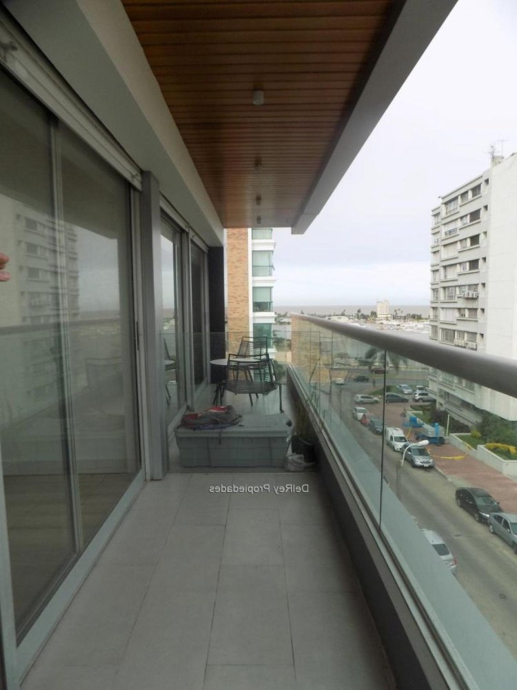 2 bedrooms Apartment in Montevideo, Uruguay No. 10550