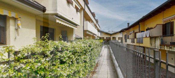 Квартира с 3 комнатами в Парабьяго, Италия № 30514 32