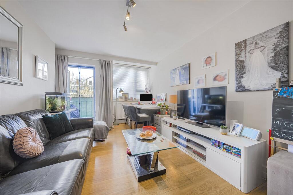 2 bedrooms Apartment in London, United Kingdom No. 7300