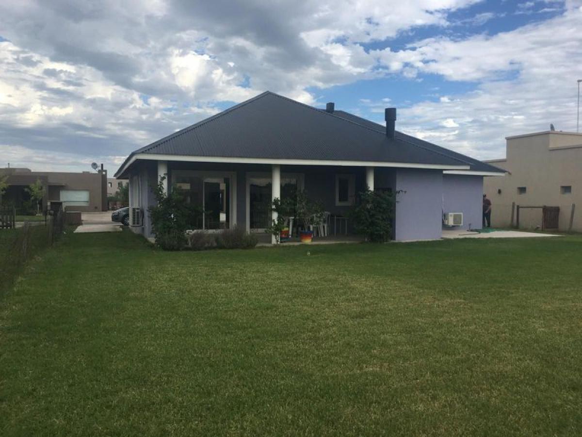 3 Schlafzimmer Haus in Esteban Echeverria, Argentina, Nr. 18226