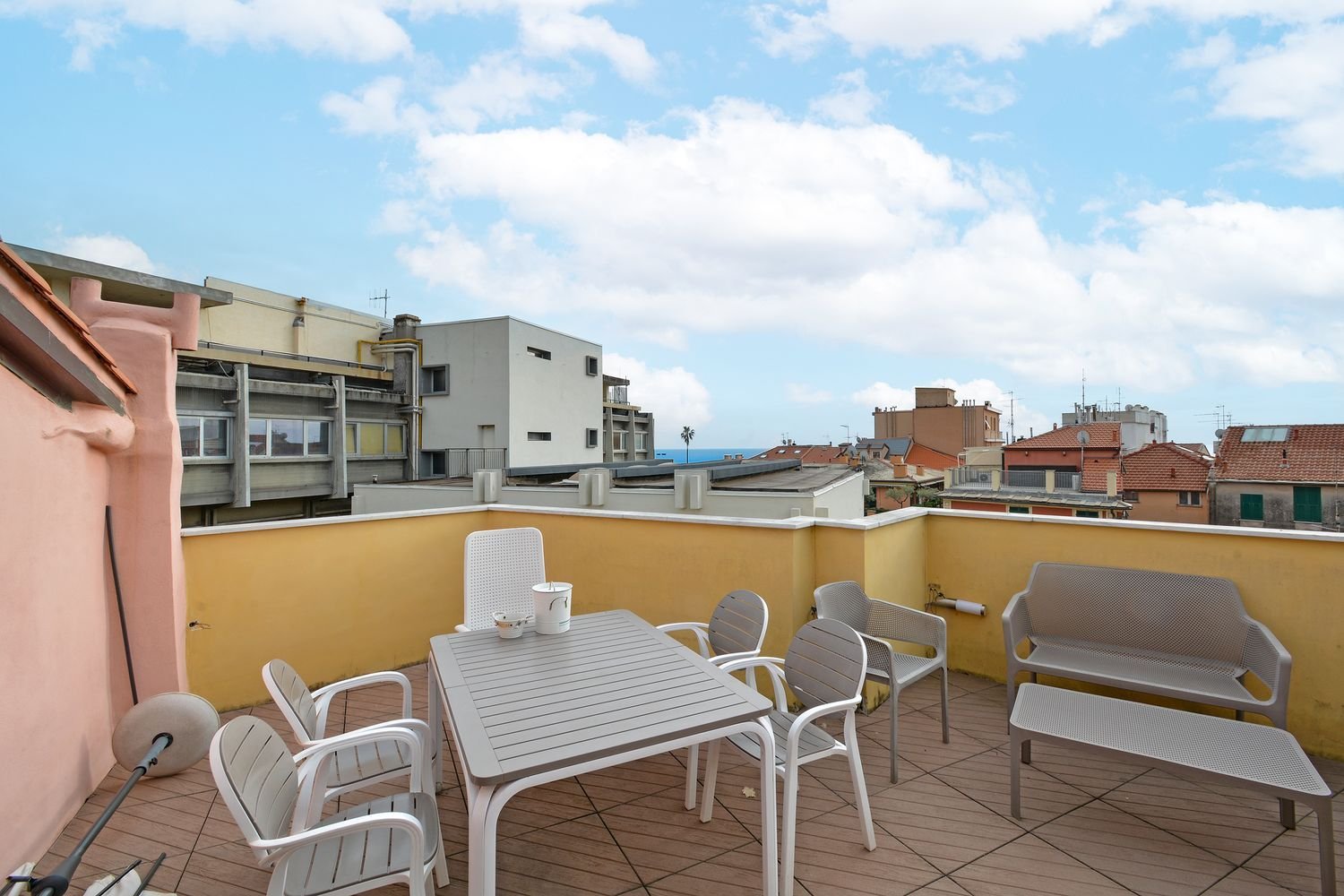 Дуплекс с 3 комнатами в Варацце, Италия № 219017