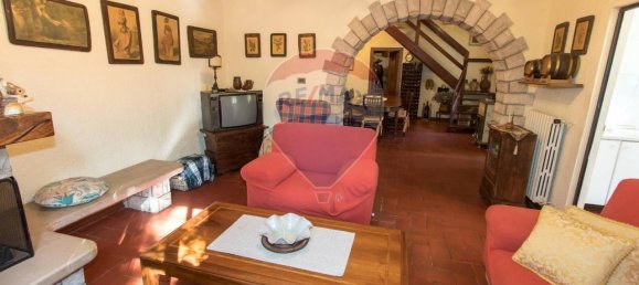 9 rooms House in Sant'Eufemia a Maiella, Italy No. 63615 4