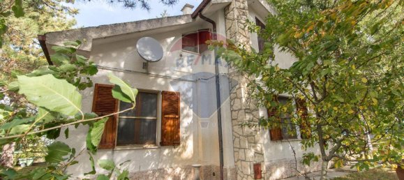 9 rooms House in Sant'Eufemia a Maiella, Italy No. 63615 2